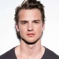Freddie Stroma