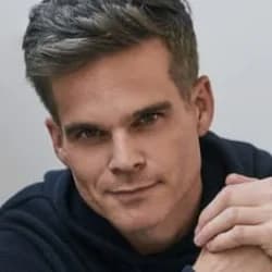 Greg Rikaart