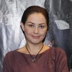 Rowiena Umboh