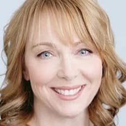 Vickie Papavs